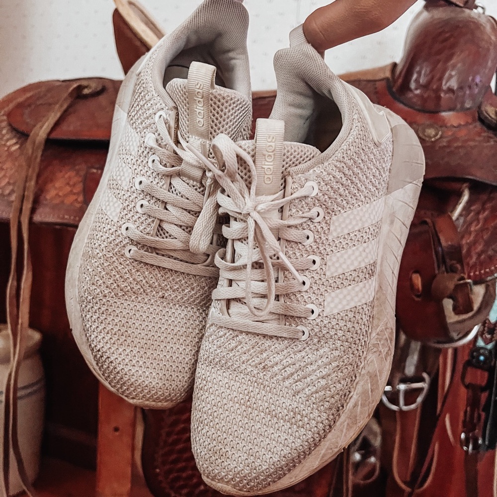 ADIDAS CLUD FOAM RUNNERS
